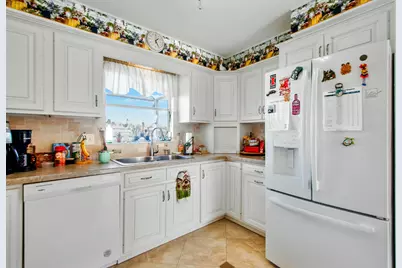 125 E Pago Pago Drive E, Naples, FL 34113 - Photo 8