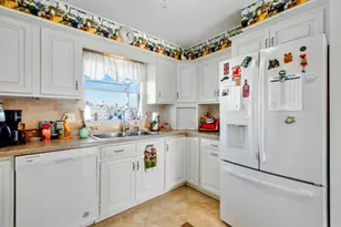 125 E Pago Pago Dr E, Naples, FL 34113 - Photo 8