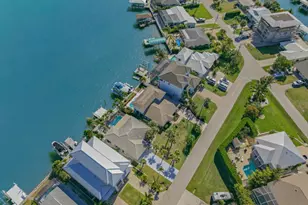 141 Pago Pago Dr E, Naples, FL 34113 - Photo 6