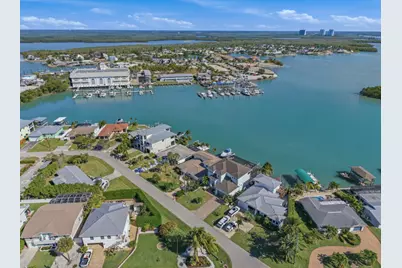 141 Pago Pago Drive E, Naples, FL 34113 - Photo 4