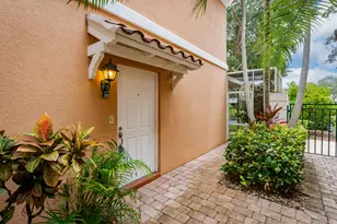 5353 Cove Cir, Naples, FL 34119 - Photo 4