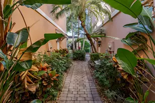 5353 Cove Cir, Naples, FL 34119 - Photo 8