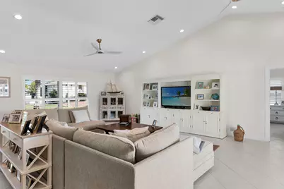 1609 Villa Court, Marco Island, FL 34145 - Photo 4