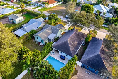 707 96th Avenue N, Naples, FL 34108 - Photo 32