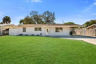 3954 Coconut Cir N, Naples, FL 34104 - Photo 2