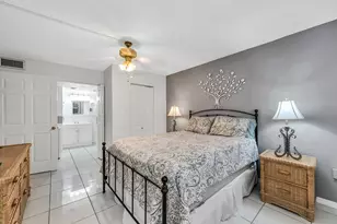 200 Valley Stream Dr, Naples, FL 34113 - Photo 16