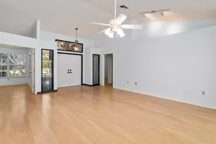 60 Brampton Ln, Naples, FL 34104 - Photo 4