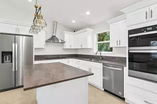 200 Cays Dr, Naples, FL 34114 - Photo 10