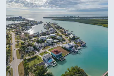 105 W Pago Pago Drive, Naples, FL 34113 - Photo 8