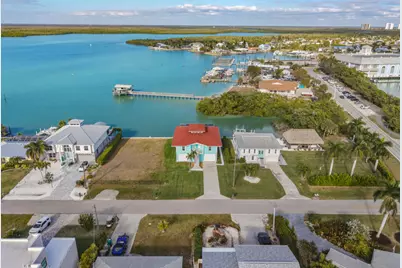 105 W Pago Pago Drive, Naples, FL 34113 - Photo 4