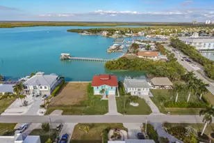 105 W Pago Pago Dr, Naples, FL 34113 - Photo 4