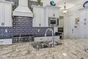 137 Hollyhock Ct, Marco Island, FL 34145 - Photo 4