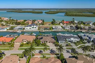 137 Hollyhock Ct, Marco Island, FL 34145 - Photo 2