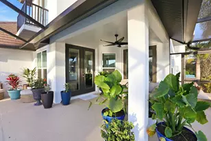 1045 Cottonwood Ct, Marco Island, FL 34145 - Photo 4