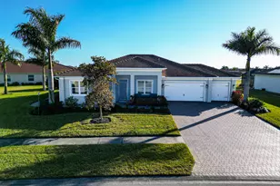 18702 Lake Hammock Dr, Naples, FL 34114 - Photo 4