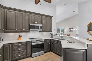 194 Newport Dr, Naples, FL 34114 - Photo 8