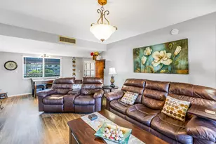 921 Seagrape Dr, Marco Island, FL 34145 - Photo 2