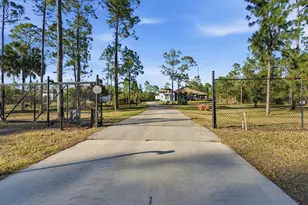 2935 2nd Ave NE, Naples, FL 34120 - Photo 2