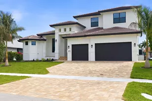 1075 Bonita Ct, Marco Island, FL 34145 - Photo 4