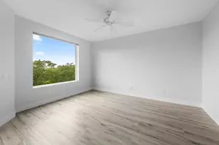 425 Cove Tower Dr, Naples, FL 34110 - Photo 12