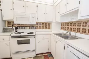 320 Seaview Ct, Marco Island, FL 34145 - Photo 4