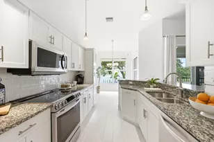 275 Cays Dr, Naples, FL 34114 - Photo 14