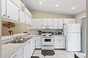 3532 Antarctic Cir, Naples, FL 34112 - Photo 10