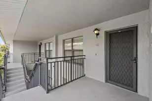 1208 Commonwealth Cir, Naples, FL 34116 - Photo 4