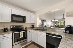 685 Squire Cir, Naples, FL 34104 - Photo 10