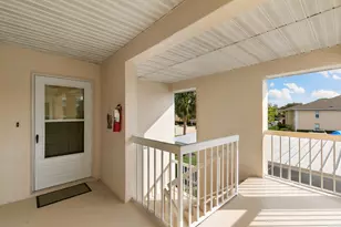 685 Squire Cir, Naples, FL 34104 - Photo 4