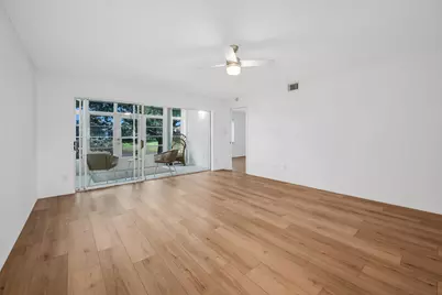 208 Furse Lakes Circle #D6, Naples, FL 34104 - Photo 4