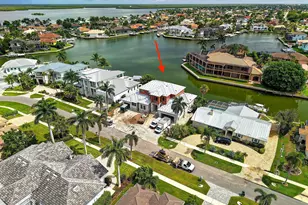 573 Goldcoast Ct, Marco Island, FL 34145 - Photo 4