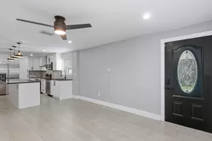 3577 Hibiscus Ave, Naples, FL 34104 - Photo 2