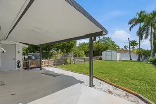 3577 Hibiscus Ave, Naples, FL 34104 - Photo 16