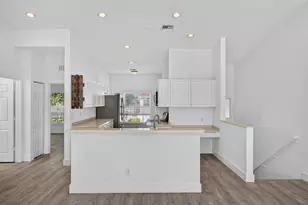 25058 Peacock Ln, Naples, FL 34114 - Photo 4