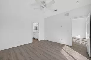 25058 Peacock Ln, Naples, FL 34114 - Photo 6