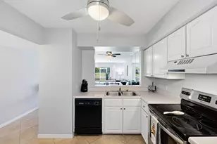 1075 Foxfire Ln, Naples, FL 34104 - Photo 6