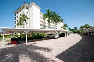 21 High Point Cir E, Naples, FL 34103 - Photo 4