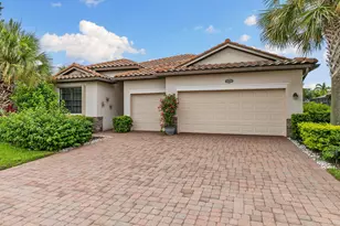 3934 Sapphire Wy, Naples, FL 34114 - Photo 2