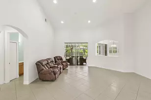 3917 Fabienne Ct, Naples, FL 34109 - Photo 4