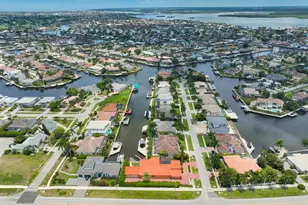10 Anchor Ct, Marco Island, FL 34145 - Photo 2