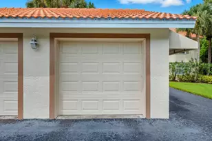 145 Robin Hood Cir, Naples, FL 34104 - Photo 4