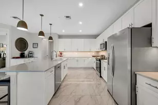 257 Indies Dr E, Naples, FL 34114 - Photo 10