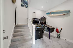 257 Indies Dr E, Naples, FL 34114 - Photo 4