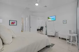 2499 Pine St, Naples, FL 34112 - Photo 10