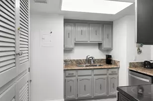 180 Seaview Ct, Marco Island, FL 34145 - Photo 4