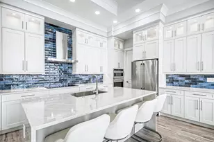 62 Dolphin Cir, Naples, FL 34113 - Photo 10