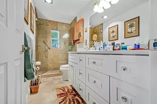 125 E Pago Pago Dr E, Naples, FL 34113 - Photo 12
