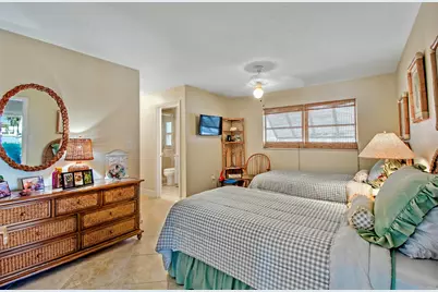 125 E Pago Pago Drive E, Naples, FL 34113 - Photo 14
