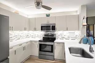 379 Dover Pl, Naples, FL 34104 - Photo 6